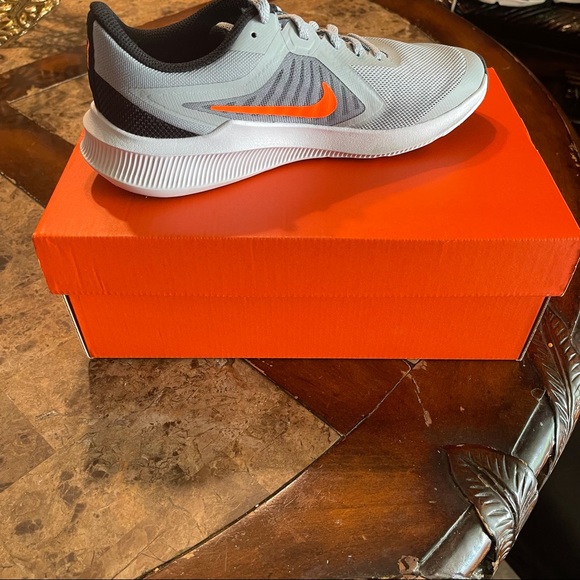 Nike Downshifter 10 (gs) Smoke Grey/orange - Picture 7 of 7